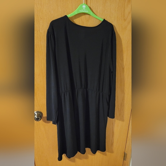 Black Dress - Picture 3 of 4